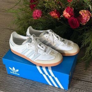 Adidas White and Beige Sneakers